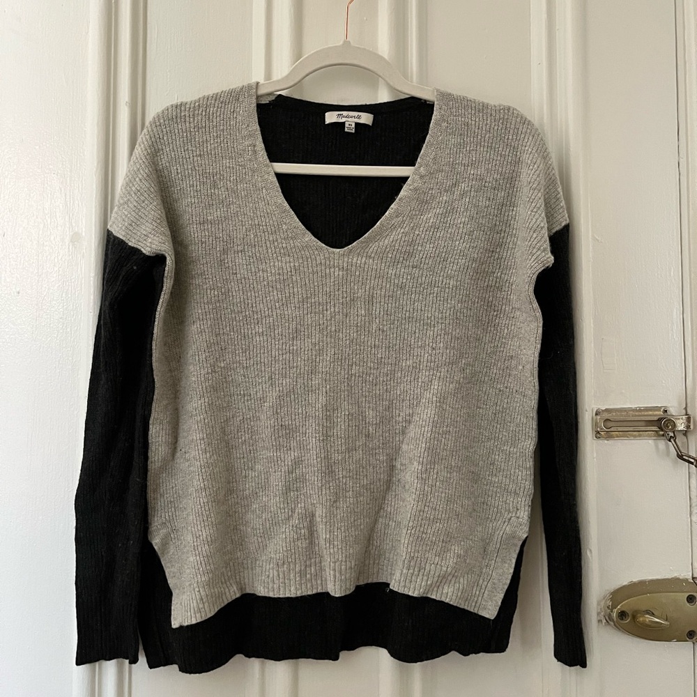 V Neck black and grey sweater madewell size XS